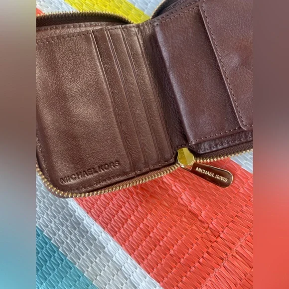 ✨HP✨ Michael Kors Brown and Tan Wallet EUC - Picture 2 of 10